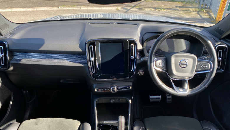 Volvo Xc40 2.0 T4 R DESIGN Pro 5dr AWD Geartronic Petrol Estate